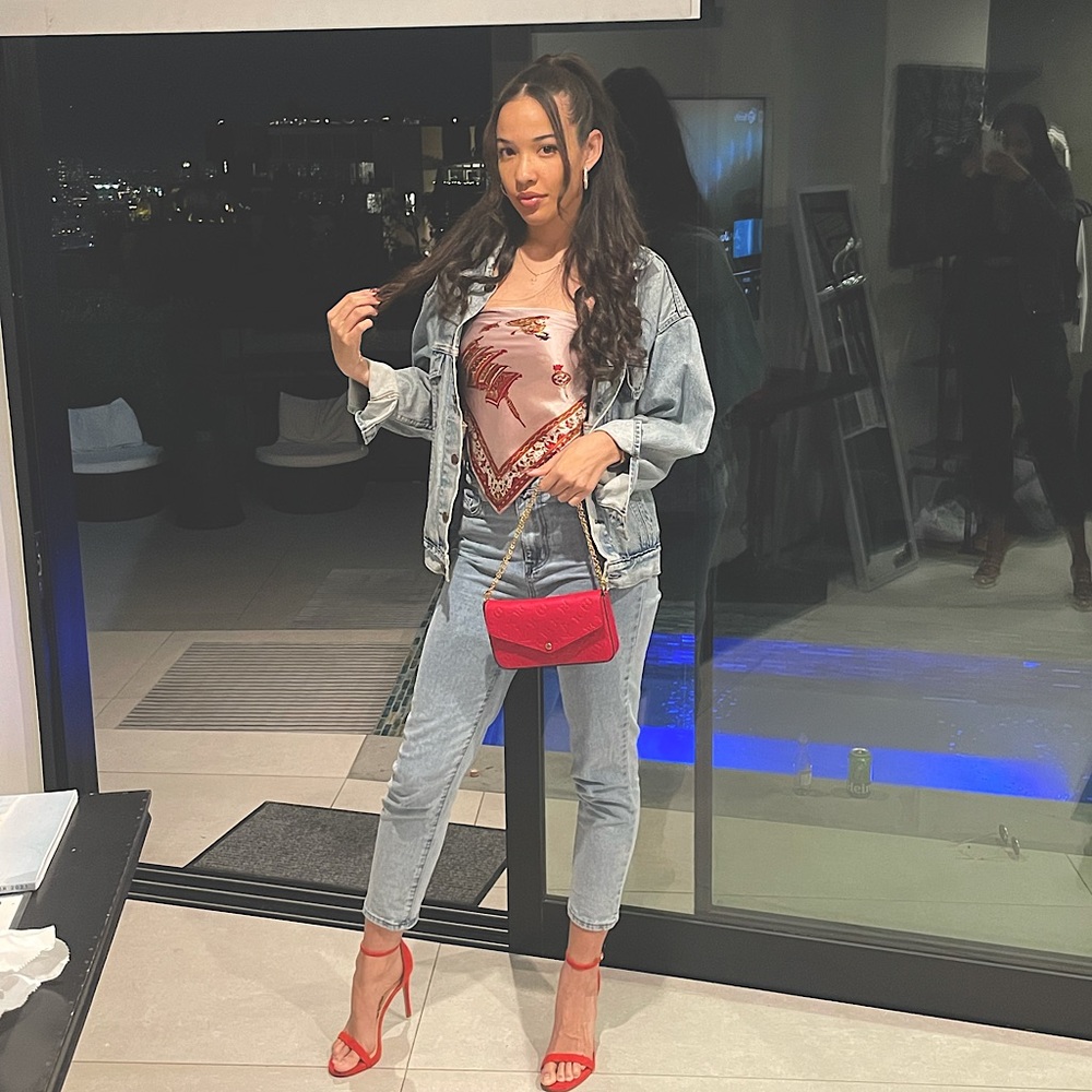 Meet your Posher, Nia
